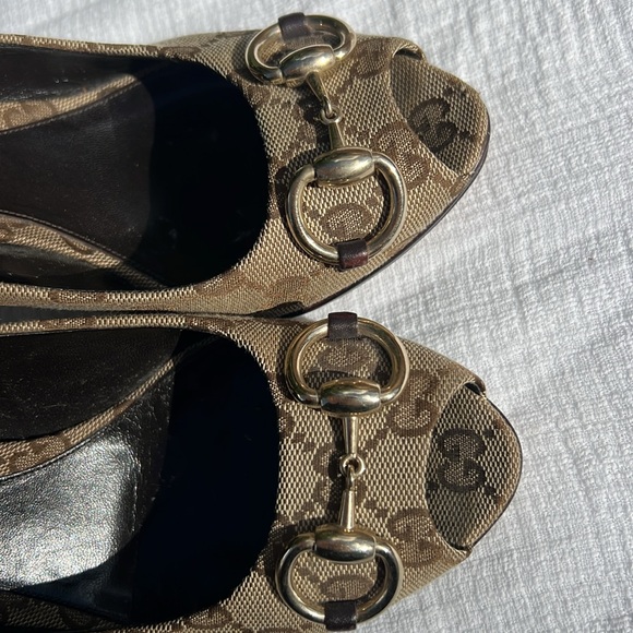 Gucci Beige GG Canvas Horsebit Peep Toe Pumps Heels size 38.size 8.🤎 - Picture 9 of 17